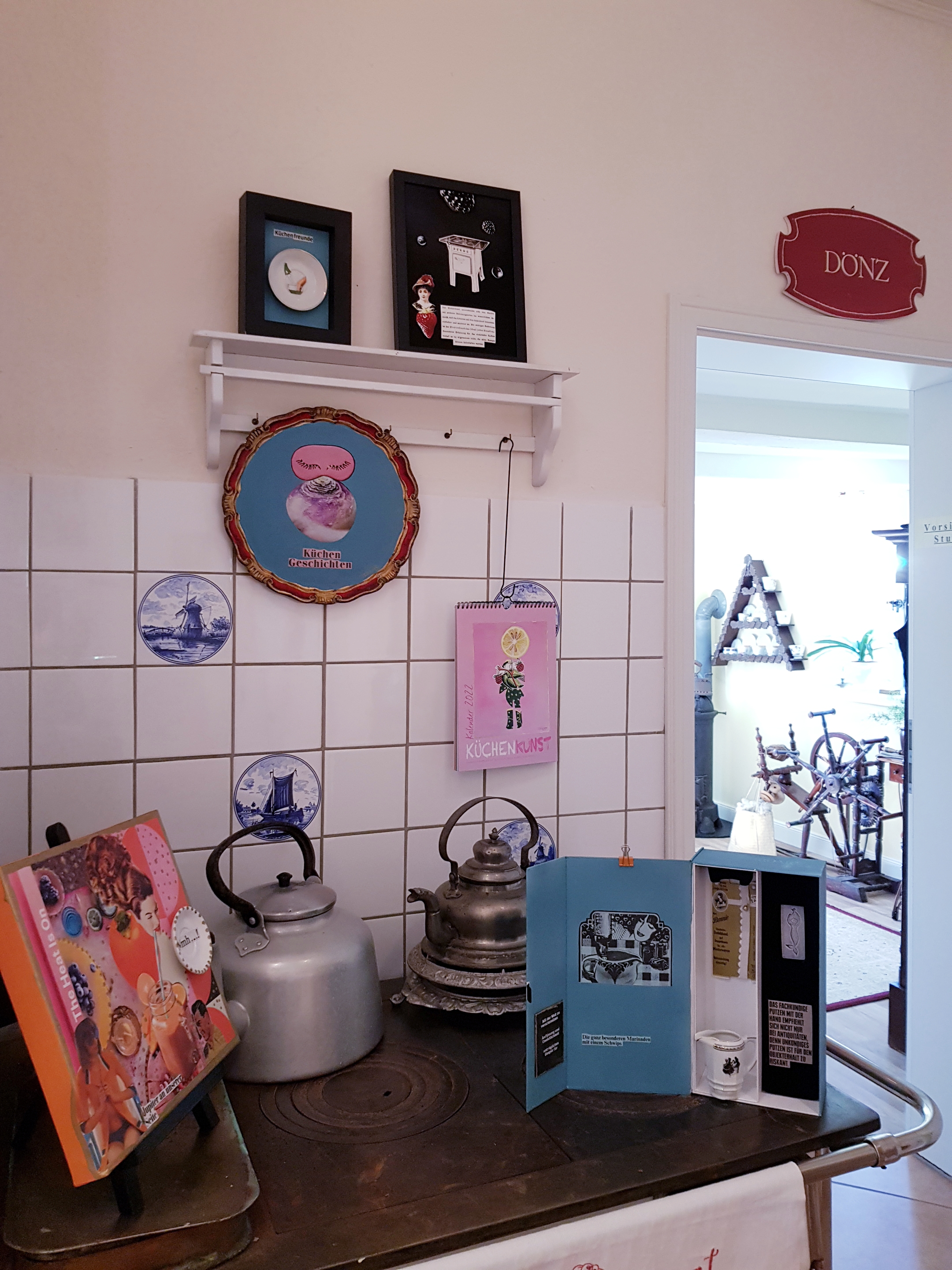 Ausstellung im Museum Vierdörfer Dönz Niedersachsenstraße 20 21244 Buchholz-Sprötze im Rahmen von Heidekultour: 23. und Ausstellung, Heidekultour, Teena Leitow, Vierdörfer Dönz, 24. April 2022 30. April und 1. Mai 2022 jeweils 11 – 18 Uhr